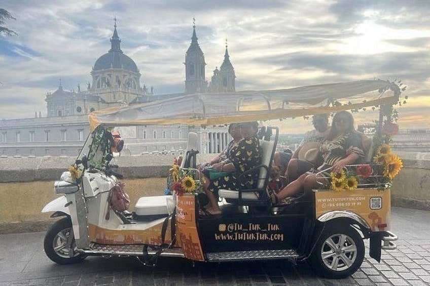 Yellow tuk tour 4