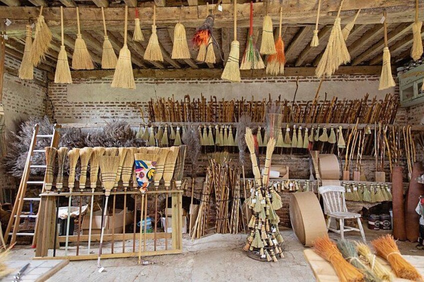 2 Hours Tour in La Balaiterie Sweeper's House 1