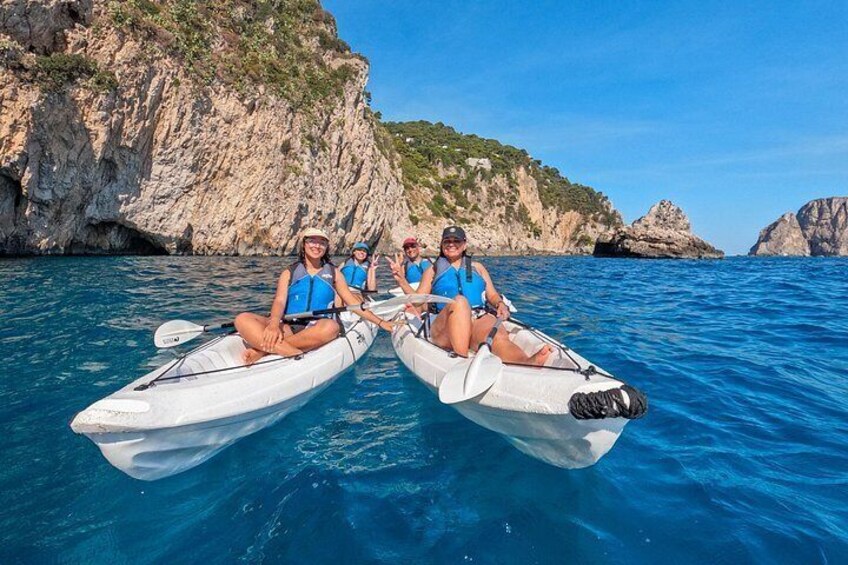 Experience the sea of Capri by kayak, between sport, relaxation and breathtaking views. 5