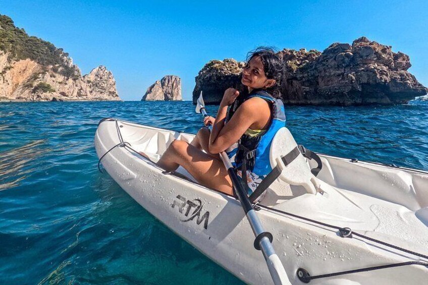 Guided kayaking excursion on Capri, between history, sea and nature. 4