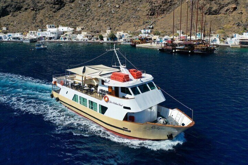 Tour of Caldera with Glass bottom Boat