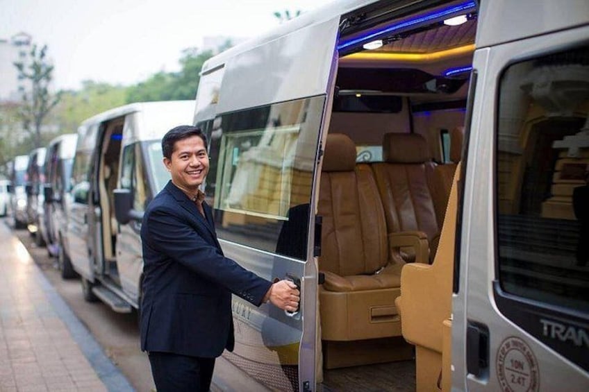 Luxury bus Hanoi to Halong 1