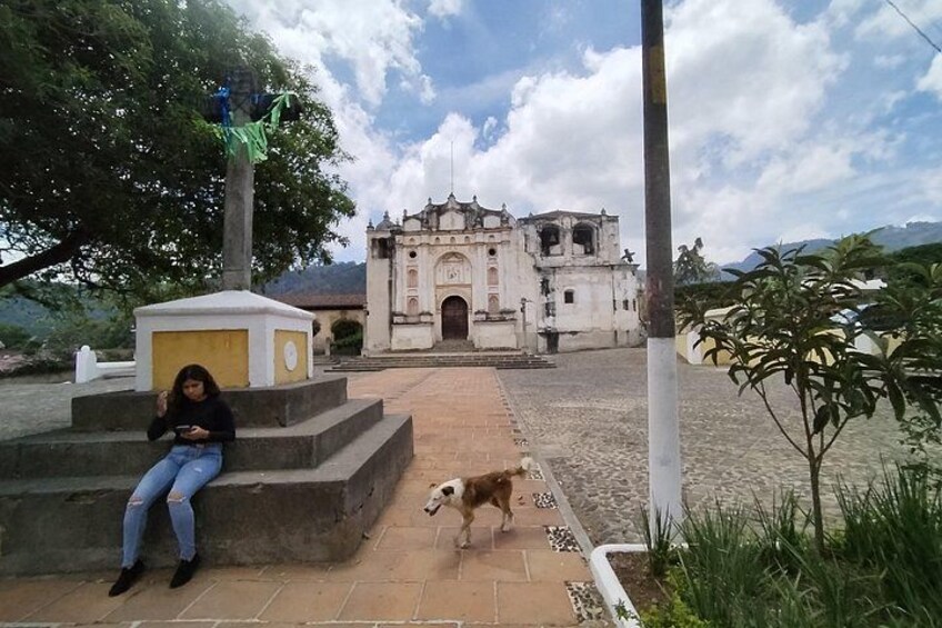 Plaza San Juan del Obispo and walking dog 4