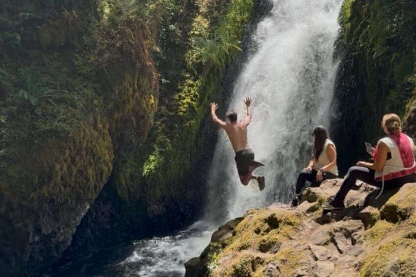 Sunset Tour of Multnomah Falls plus Vista House and Other Falls 5