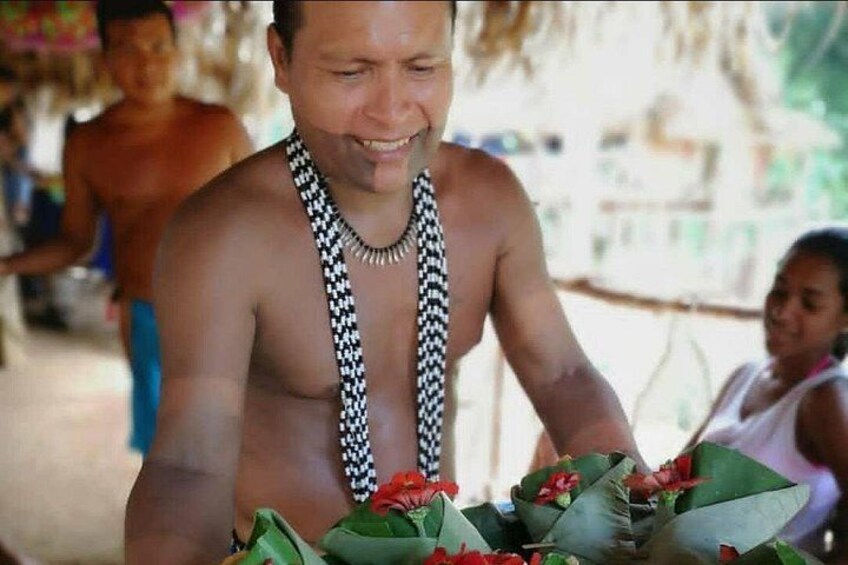 Food delivery in the Embera community 3