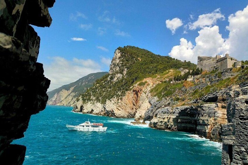 Discover La Spezia - Castle, Historic Streets & Seafront Gardens 3