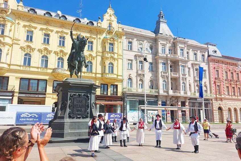 Zagreb Small-group tour (funicular & WWII tunnel included) 4