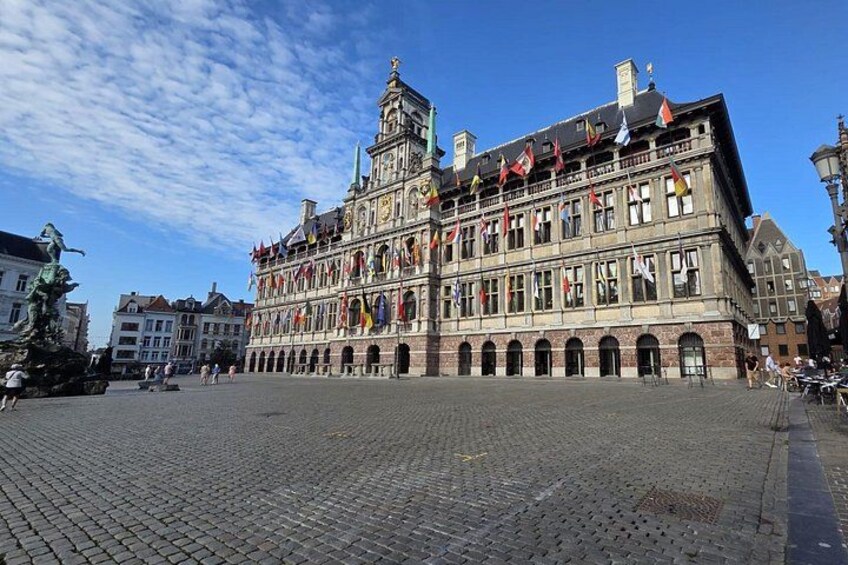 Historical Walking Tour in Antwerp Old City 2