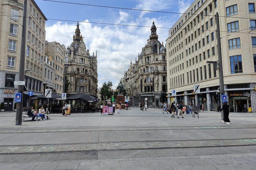 Historical Walking Tour in Antwerp Old City 2