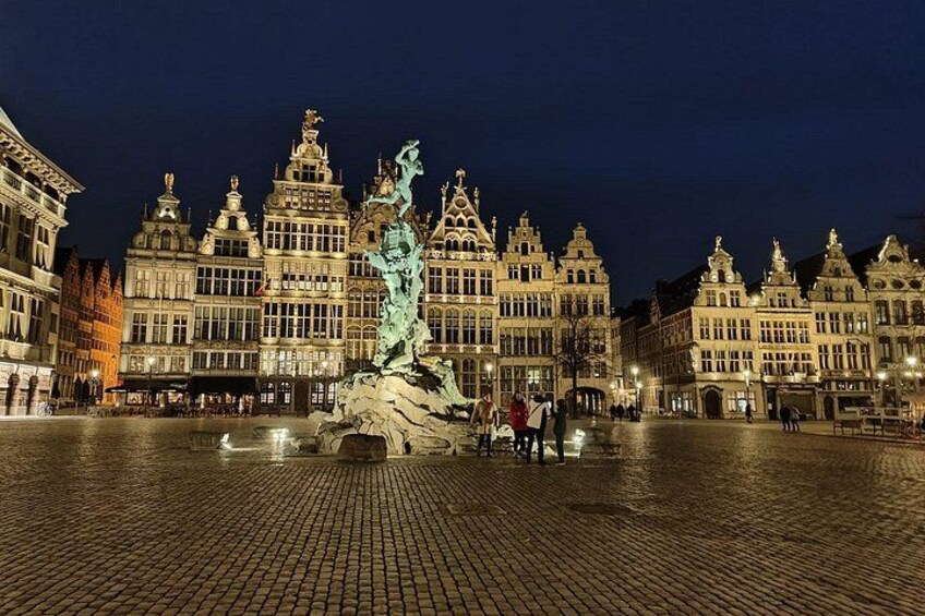 Historical Walking Tour in Antwerp Old City 3