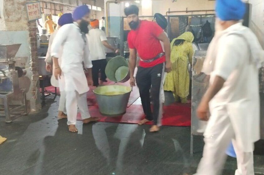 Private Amritsar Tour: Golden Temple, Jallianwala & Wagah Border 4
