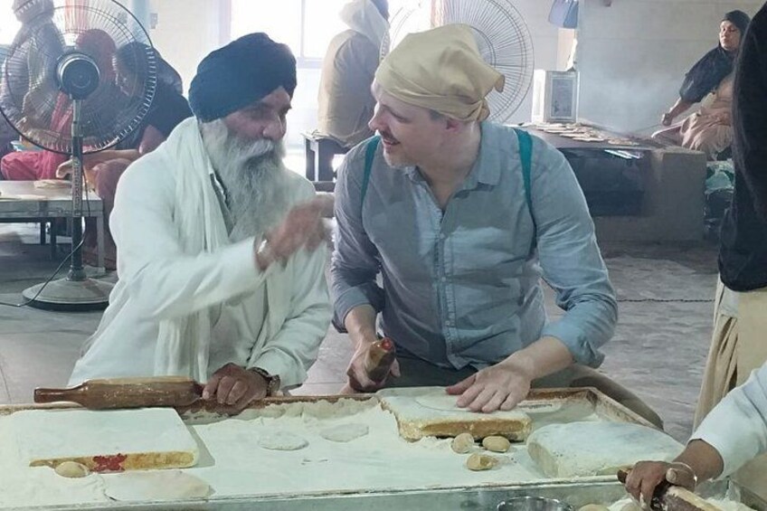 Private Amritsar Tour: Golden Temple, Jallianwala & Wagah Border 4