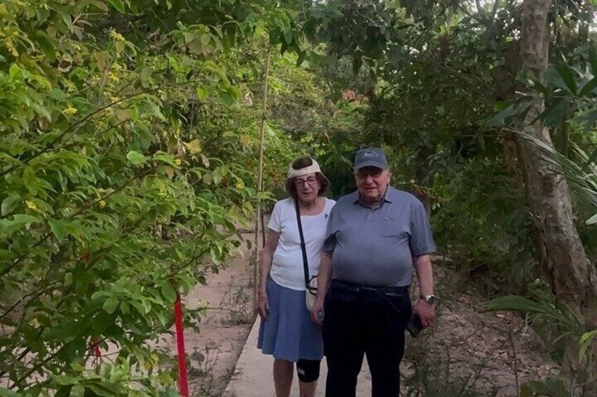 2-Day Mekong Delta Tour: Can Tho Floating Market, Flower Village 3