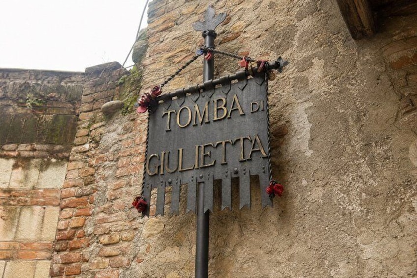 Juliet’s House and Balcony Fast-Track Ticket & Audio Guide 3