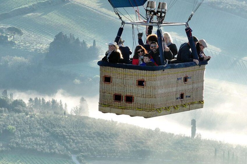 Hot air balloon over the hills of Pienza, Montalcino and Val D'Orcia 2