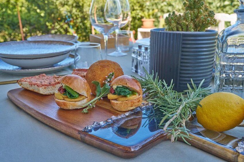 Cooking class in a villa with Palermo view 4
