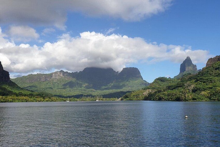 Opunohu Bay 2