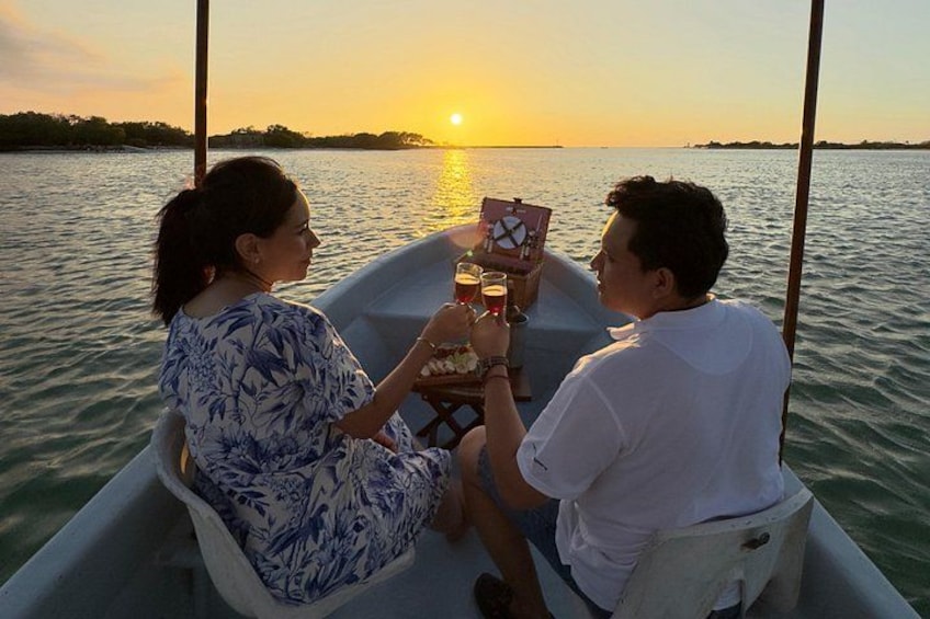 Romantic sunset tour in Río Lagartos, with food 5