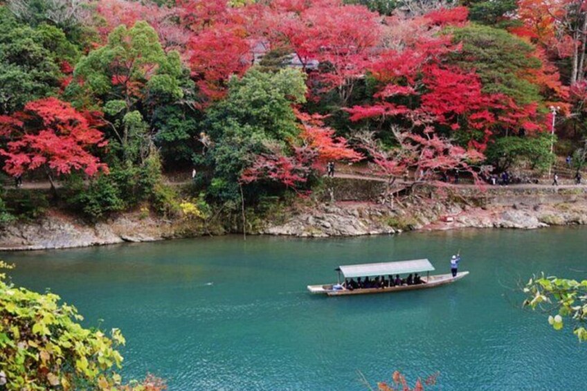 A boat on a river surrounded by autumn foliage. 4