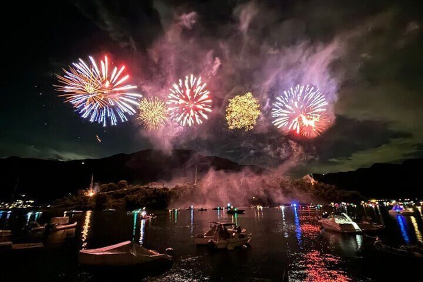 5H Evening Boat Tour with Fireworks Lake Como 1
