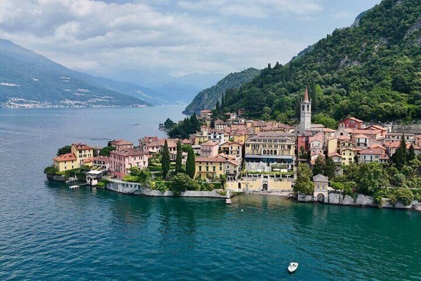 5H Evening Boat Tour with Fireworks Lake Como 2