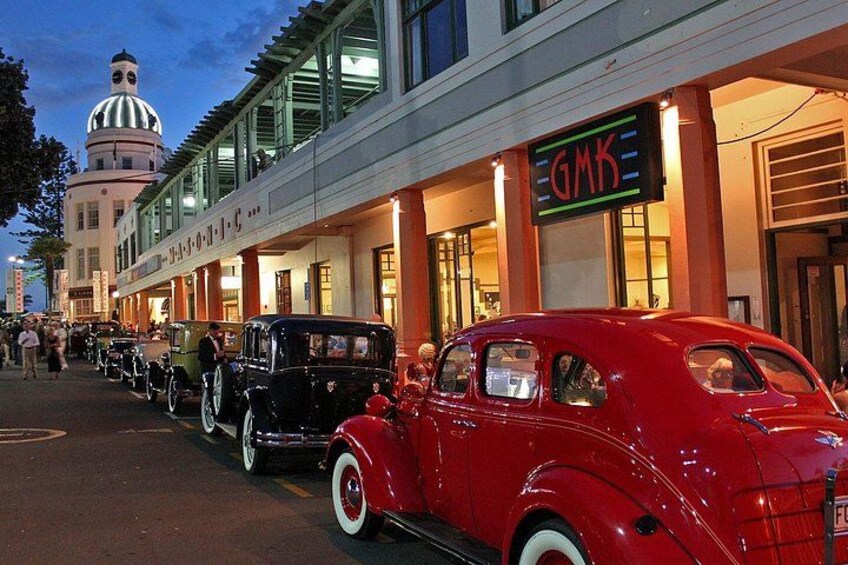 Vintage cars parked outside the Masonic Hotel 4