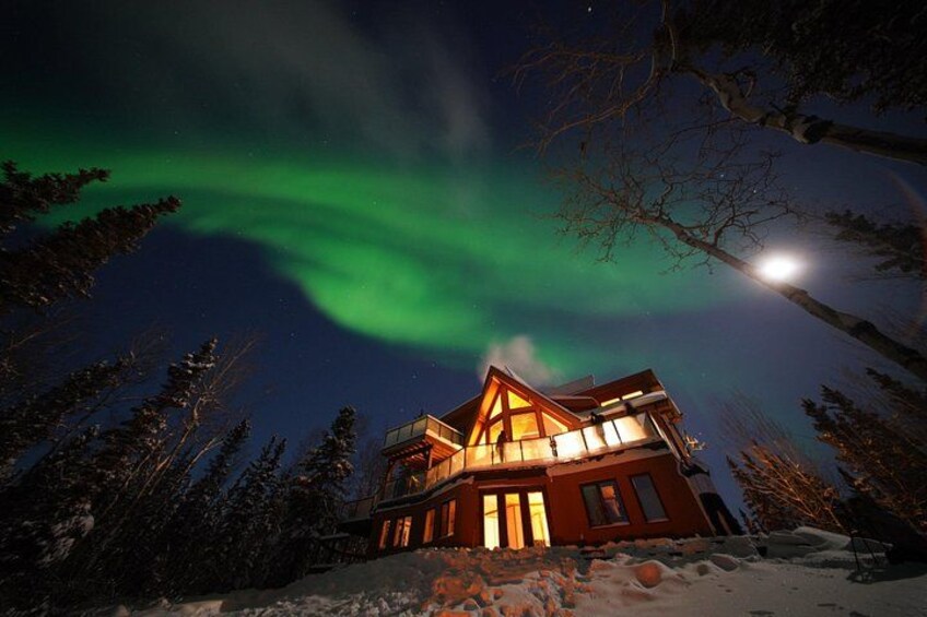 Yellowknife: Aurora Chasing + Aurora Lodge 5