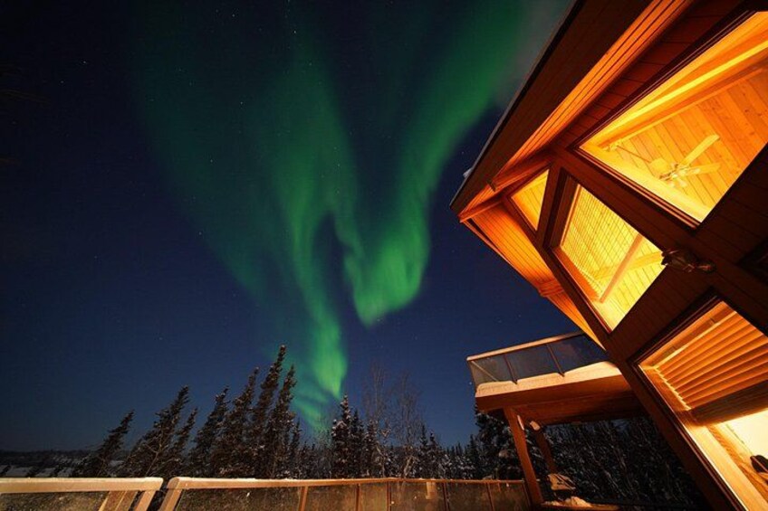 Yellowknife: Aurora Chasing + Aurora Lodge 4