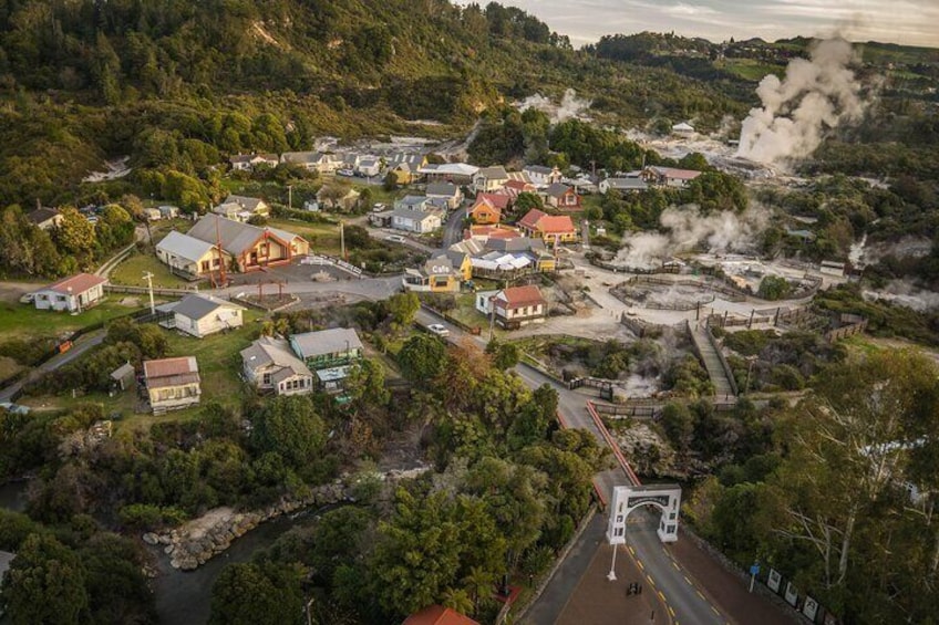 Auckland: Rotorua Māori Village, Waitomo Caves & Lunch 1