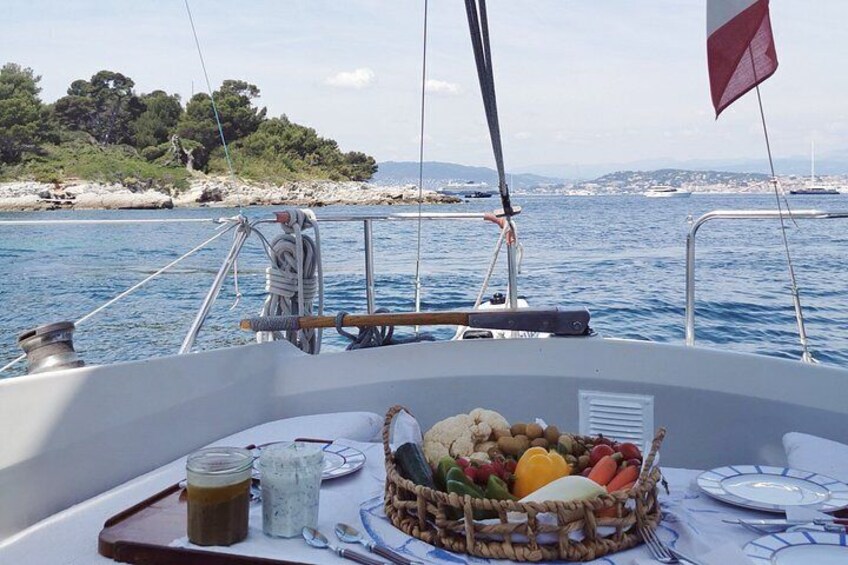 Private sailing excursion & Provencal picnic 3