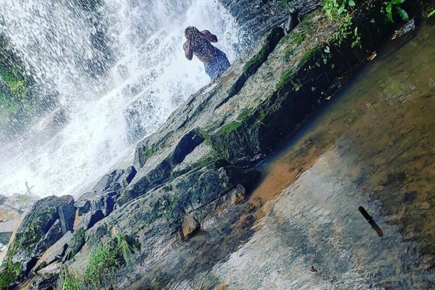 Aburi Botanic Gardens, Boti Falls,Umbrella Rock & Cocoa Farm Tour 5