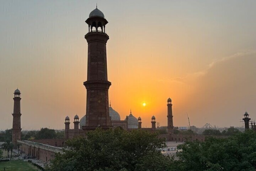 Lahore Private Tour-Fort, Walled City Royal Mosque & Wagah Border 1