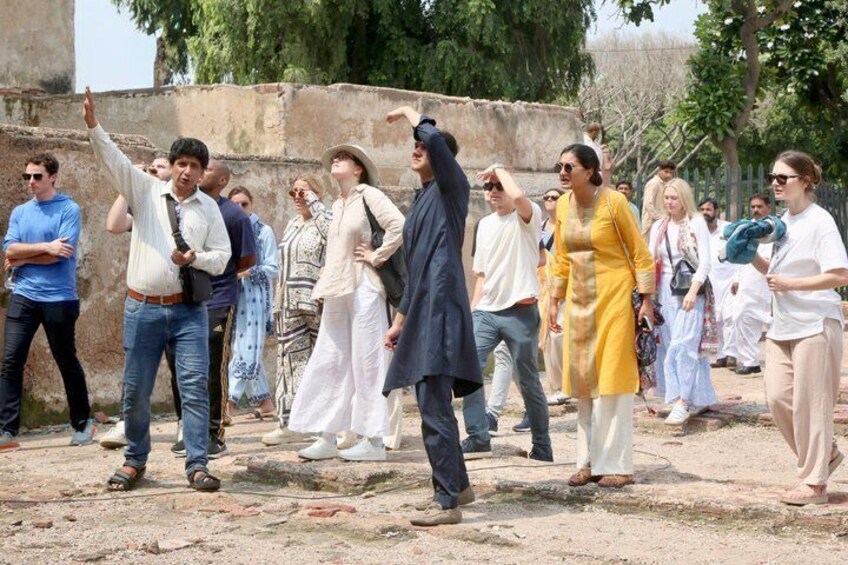 Lahore Private Tour-Fort, Walled City Royal Mosque & Wagah Border 4