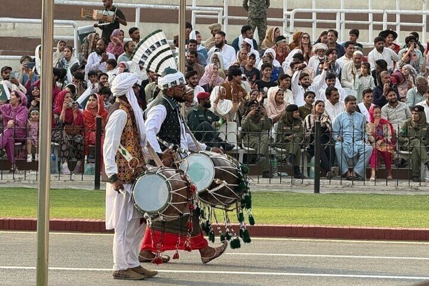 Private Lahore Fort, Walled City Royal Mosque & Wagah Border Tour 4