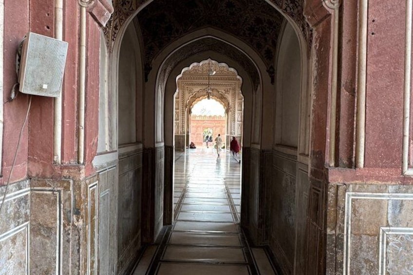 Lahore Private Tour-Fort, Walled City Royal Mosque & Wagah Border 5