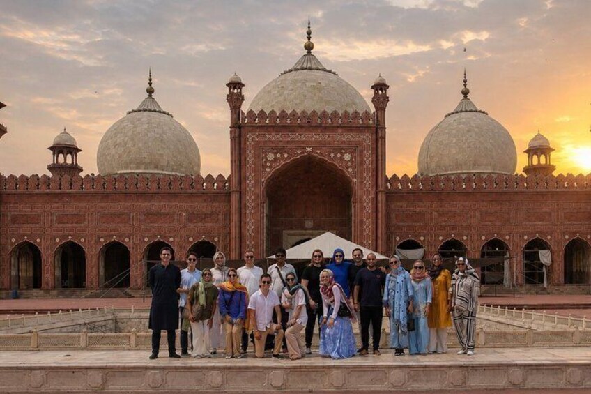 Lahore Private Tour-Fort, Walled City Royal Mosque & Wagah Border 2