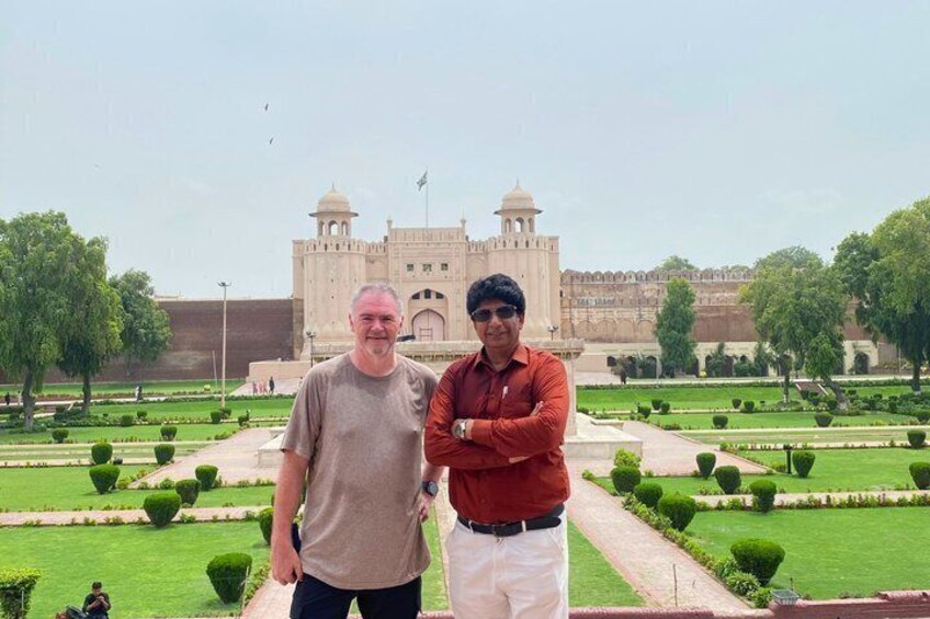 Private Lahore City Tour: Fort, Walled City, Royal Mosque + Wagah 4