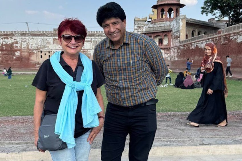 Lahore Private Tour-Fort, Walled City Royal Mosque & Wagah Border 2