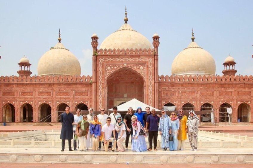 Lahore Private Tour-Fort, Walled City Royal Mosque & Wagah Border 1