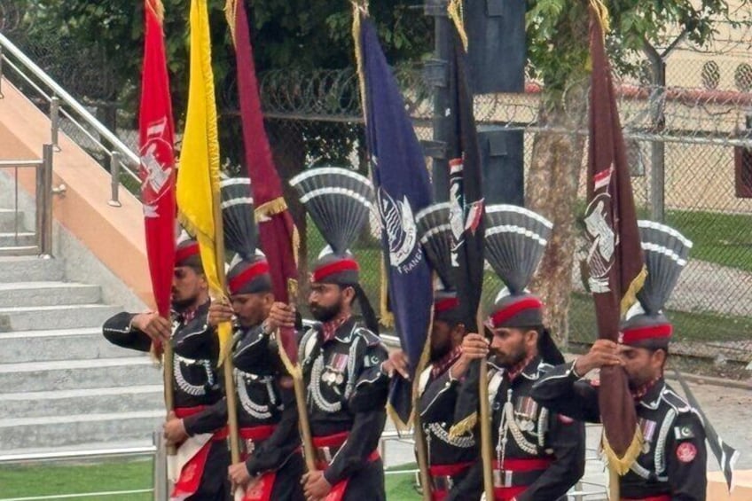 Lahore Private Tour-Fort, Walled City Royal Mosque & Wagah Border 4