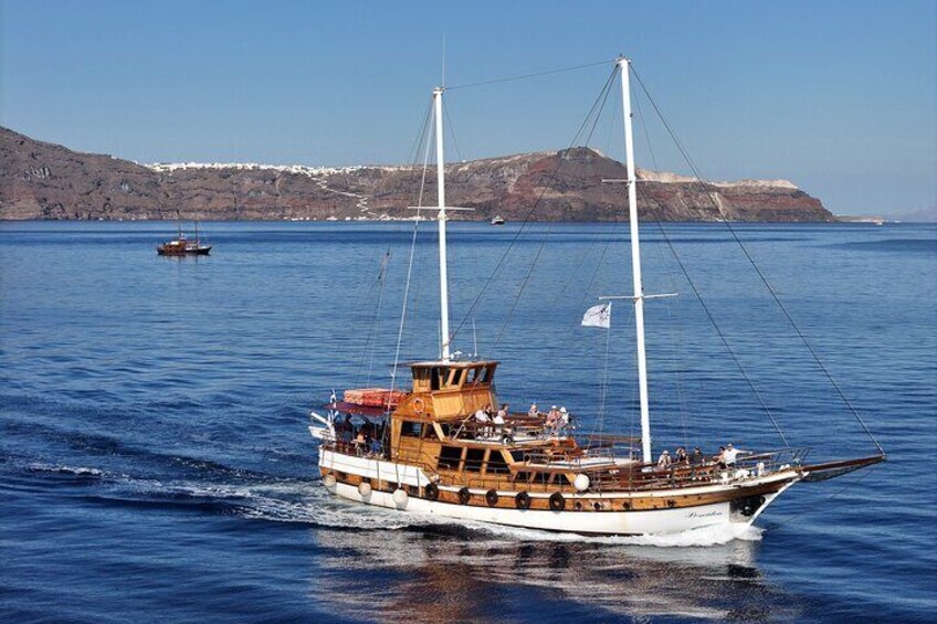 Santorini 3 Islands Trip by Sailing boat 2