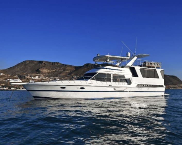 La Paz: Deluxe Yacht Adventure with Paddleboarding 1