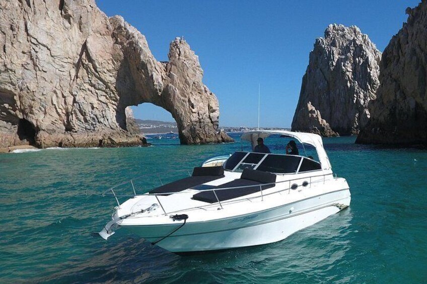1 Hour Cabo Highlights on a 33ft Luxury Yacht 2