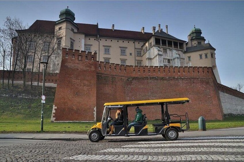 Old Town Sightseeing Group Tour by Electric Golf Cart in Krakow 2
