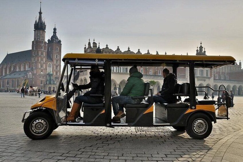 Old Town Sightseeing Group Tour by Electric Golf Cart in Krakow 3