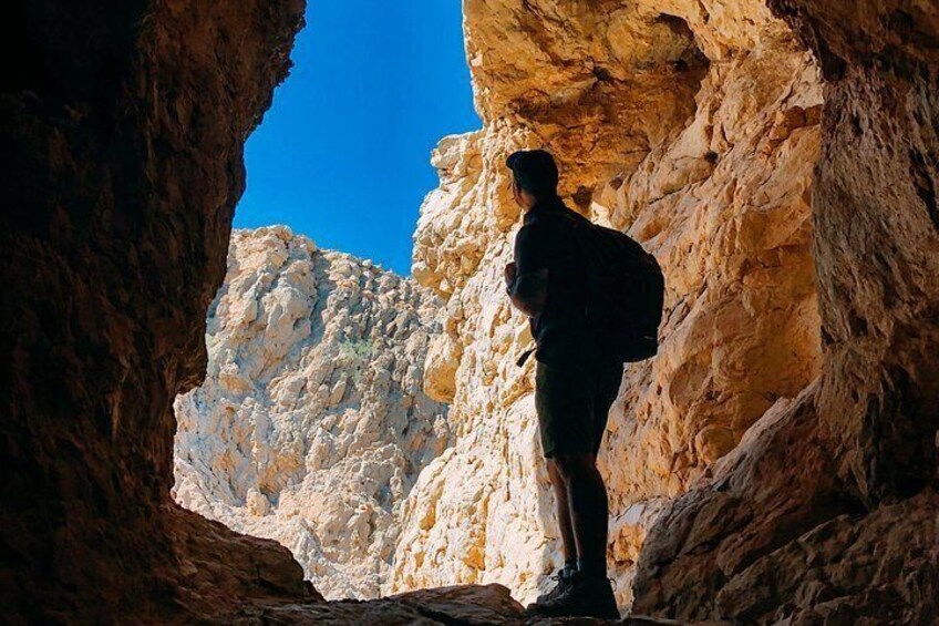 Hiking in the UAE’s Scenic Hajar Mountains 2