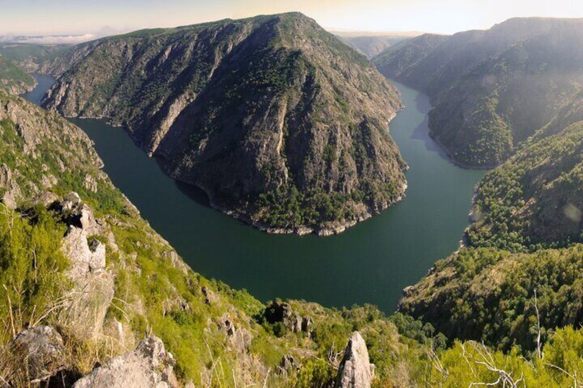 Excursion to Ribeira Sacra with boat from Santiago de Compostela