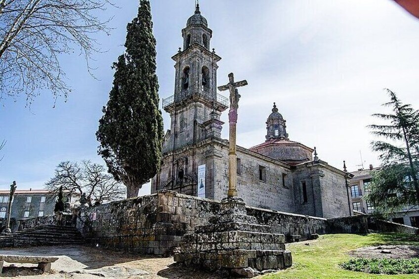 Excursion to Ribeira Sacra with boat from Santiago de Compostela