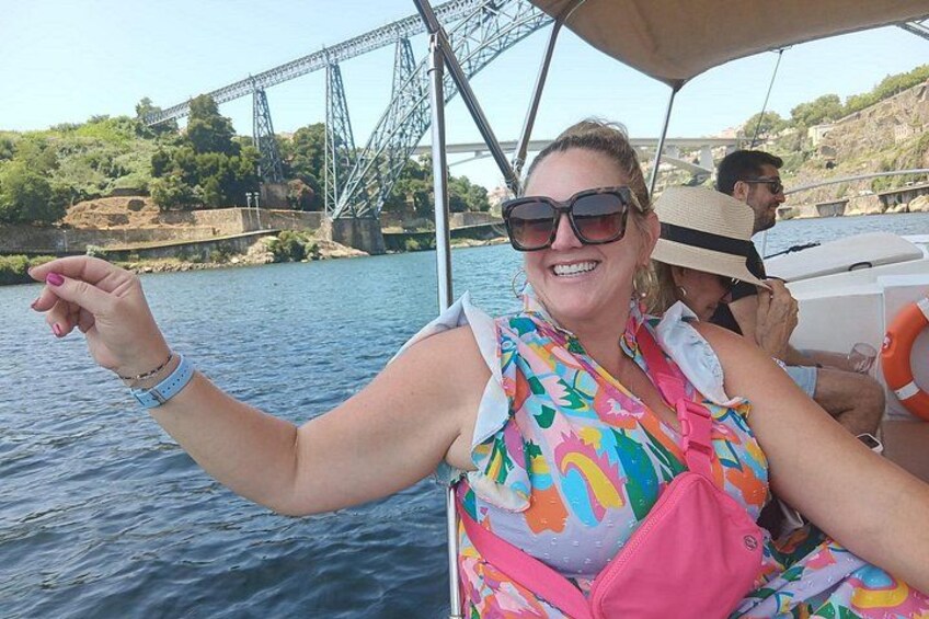 The smile that conveys our satisfaction with our service...
Thank you very much for your company and preference...Freixo Bridge 2