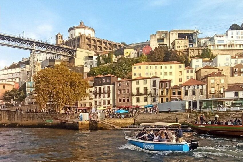 The best views of the city, the best stories of the city... about Rio, with our team...
Douro in Board 2